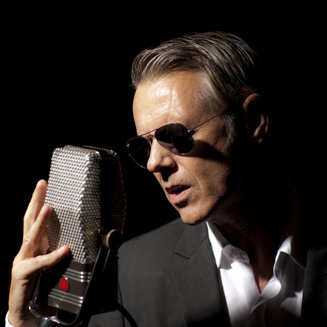 Aparato do Entretenimento Ritchie canta seus hits de sucesso com nova roupagem e arranjos Aparato do Entretenimento Ritchie canta seus hits de sucesso com nova roupagem e arranjos