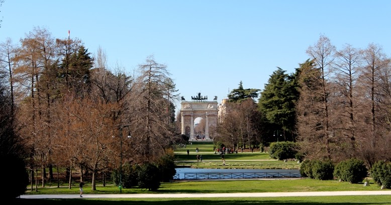 Milan: Castello Sforzesco and Parco Sempione area - Elle Field