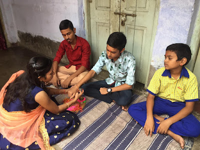 's wrist, AnjNewsMedia RakshaBandhan: बहनों ने भाई की कलाई पर बांधी राखी, Sisters Tie Rakhi on Brother's wrist, AnjNewsMedia