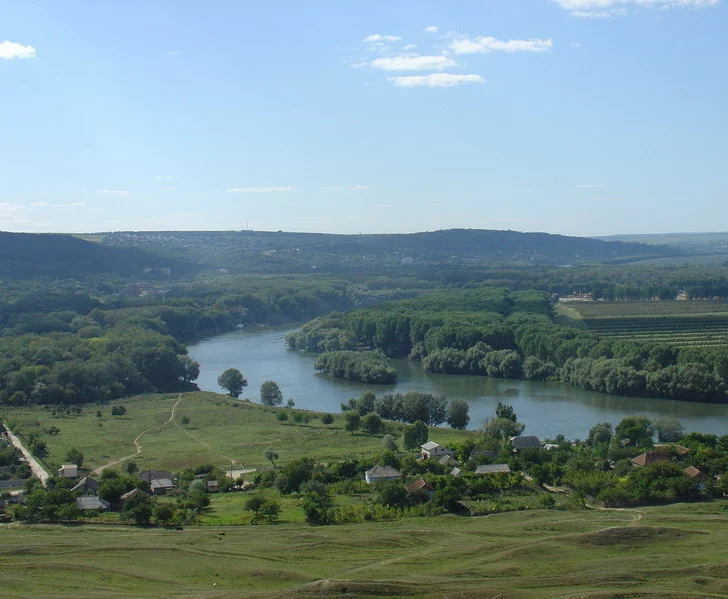 Pemandangan Sungai Dniester di Moldova
