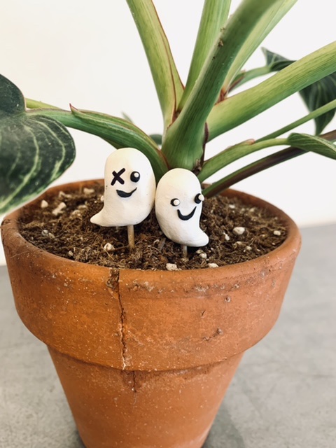 Easy Sculpey Clay Ghost Halloween Houseplant Decorations Crafts