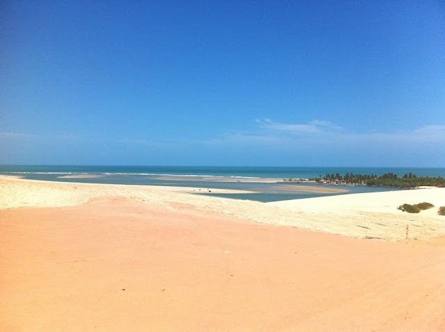 Praia do Mundaú, no nosso Ceará - vejam as imagens e vídeo