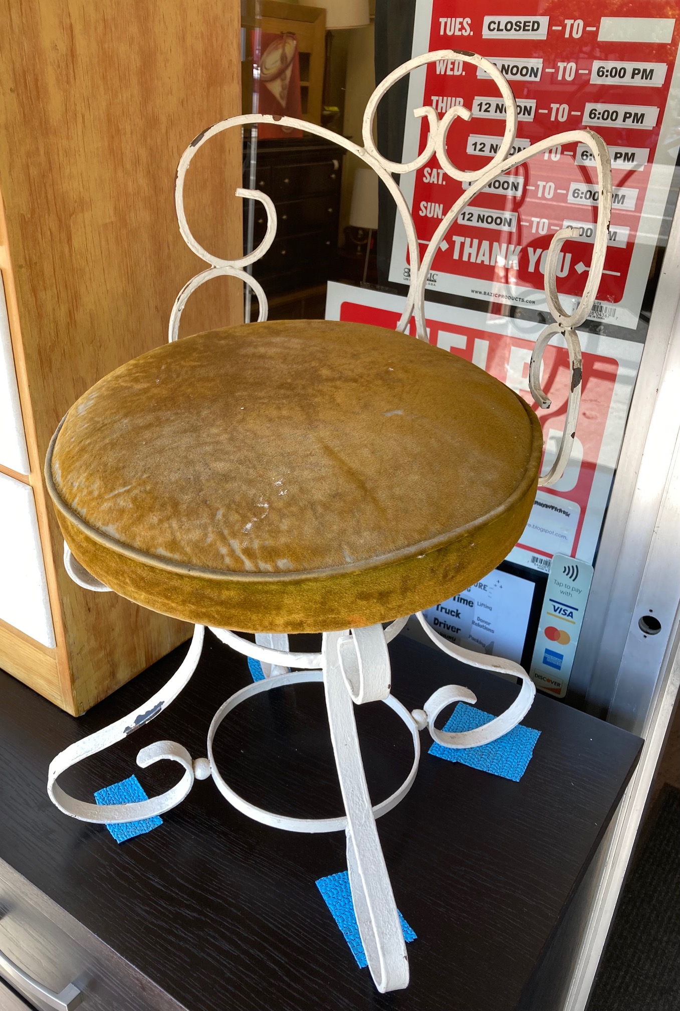 UHURU FURNITURE & COLLECTIBLES SOLD 107227 White Vintage Wrought Iron