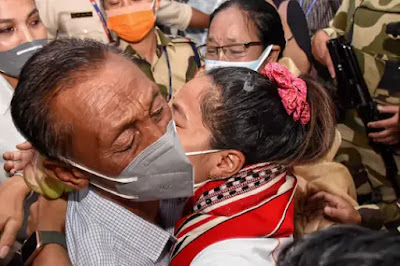 सिल्वर गर्ल का ग्रेंड वैलकम सिल्वर गर्ल का ग्रेंड वैलकम