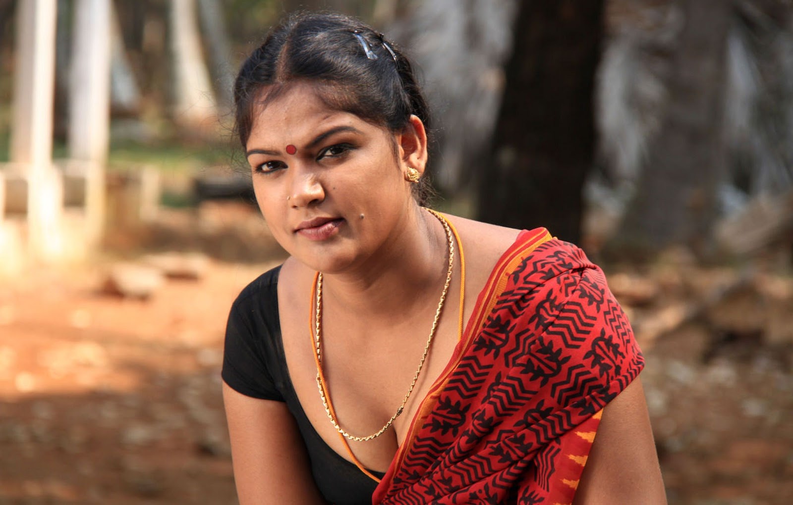 SAB SEXY ACTRESS: Soundarya Movie Hot and Sexy Stills Images