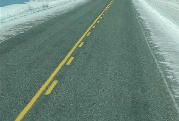 Why White And Yellow Lines Are Made On The Roads?