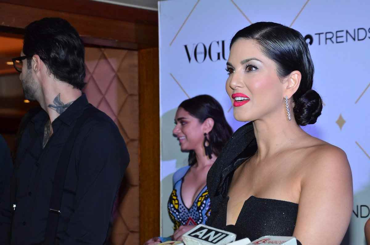 Sunny Leone Photos at Vogue Beauty Awards 2017 14 sunny leone photos at vogue beauty awards 2017%2B%25282%2529