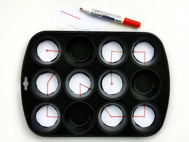 zabawy z labiryntem, na zdjęciu foremka a w niej tylko kilka kółek, obok leżą czyste kółka z papieru i mazak 