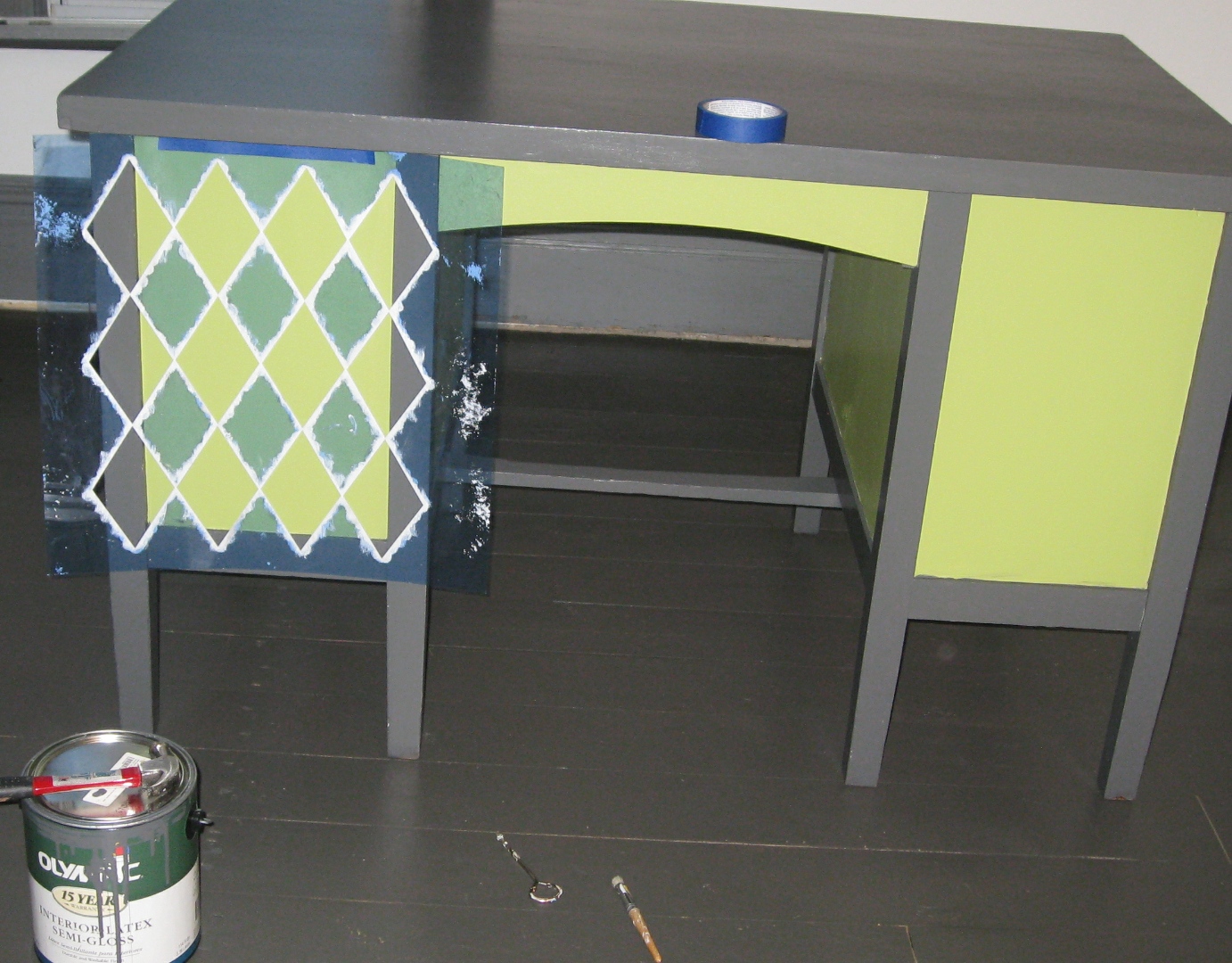 Kammy's Korner Awesome Desk Paint Job...that lasted 3 days.