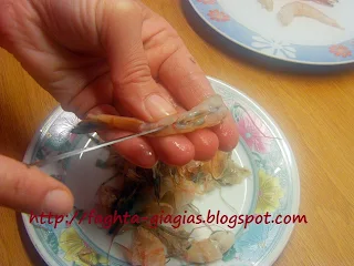Τα φαγητά της γιαγιάς - Πως καθαρίζουμε τις γαρίδες