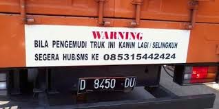 Kreatif, Gambar dan Tulisan Unik di Belakang Truk yang Bisa Bikin Kamu Ketawa Ketiwi Sendiri
