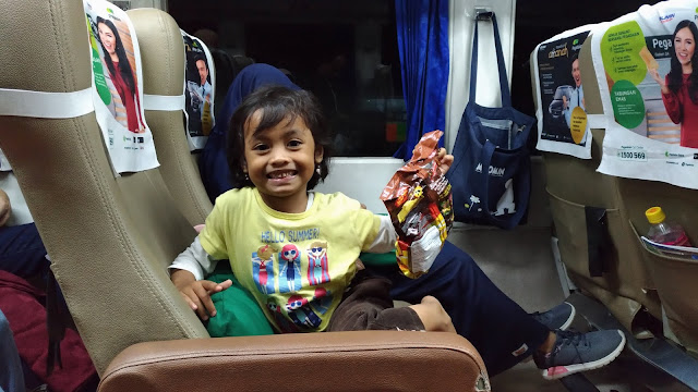 naik kereta api beli-tiket-kereta-api