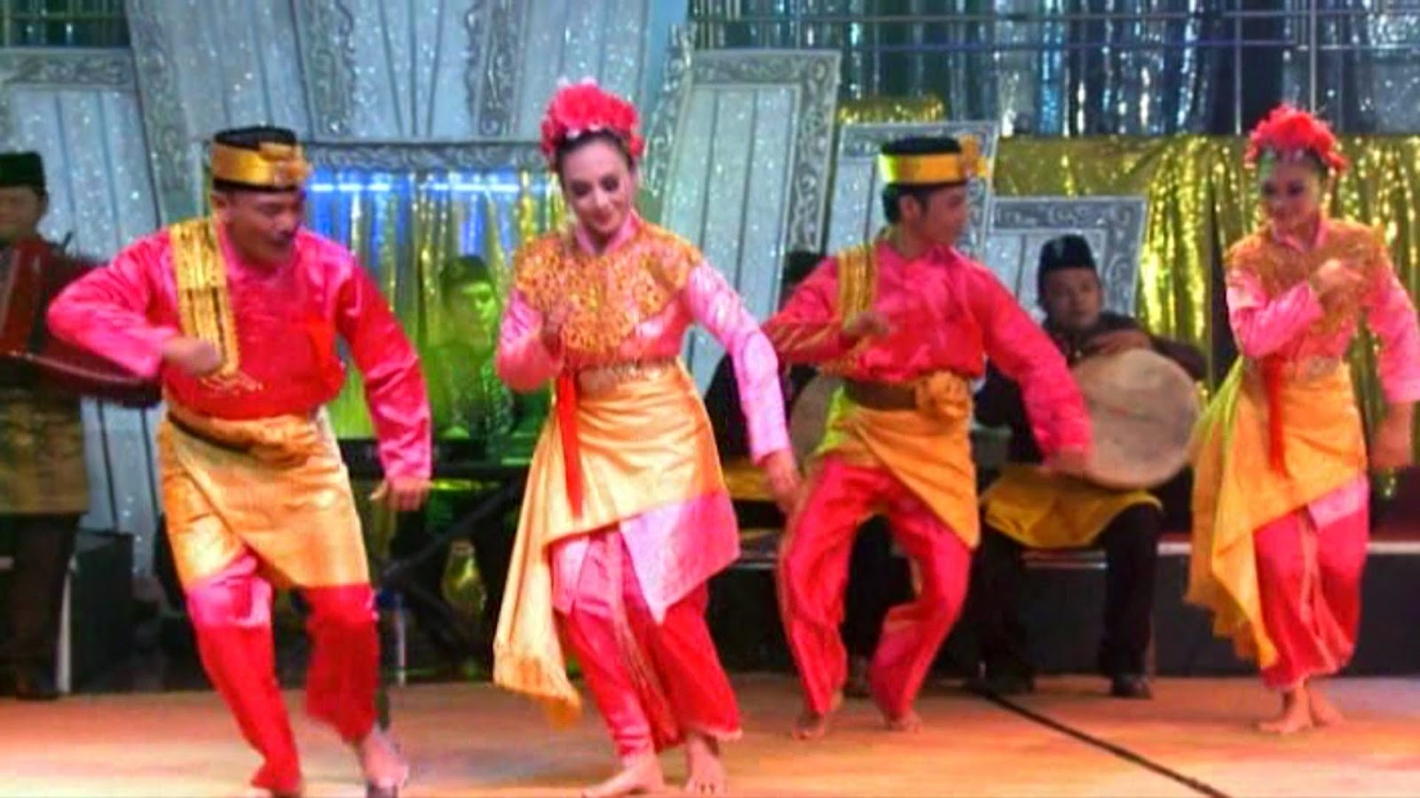 SEPULUH IPA SATU: Tari Serampang Dua Belas