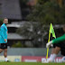 Jogadores do Flamengo e goleiro do Palmeiras se reencontram na Seleção e foto viraliza 