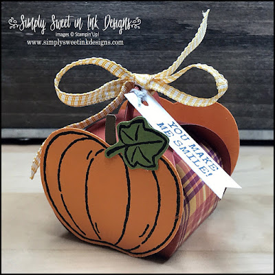Quick and easy craft fair products for treat giving with the Mini Curvy Keepsakes box.