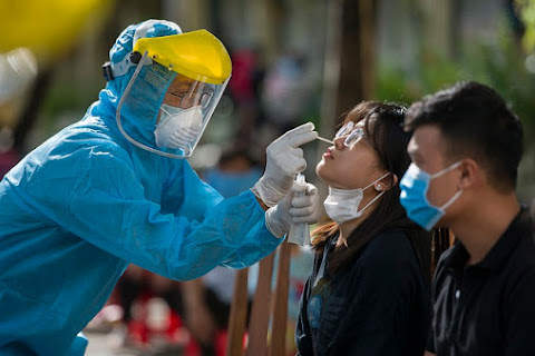 Người bán xôi mắc Covid-19, cả chợ đóng cửa