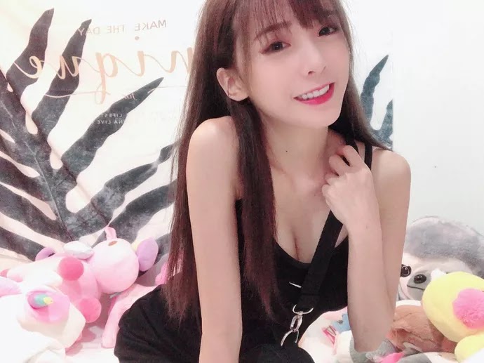 Bất ngờ với nhan sắc tuyệt đỉnh của cô nàng streamer xinh đẹp, cộng đồng mạng rần rần hỏi xin info Bất ngờ với nhan sắc tuyệt đỉnh của cô nàng streamer xinh đẹp, cộng đồng mạng rần rần hỏi xin info