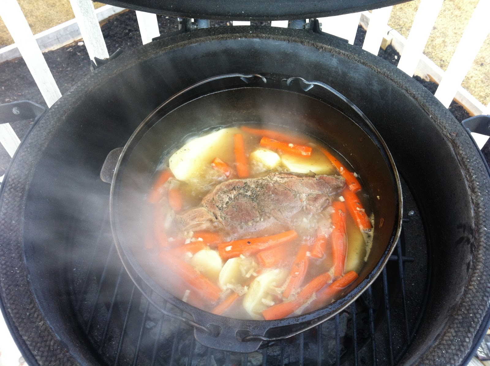 HRM CREATIVE BBQ Dutch oven roast beef on the BBQ!