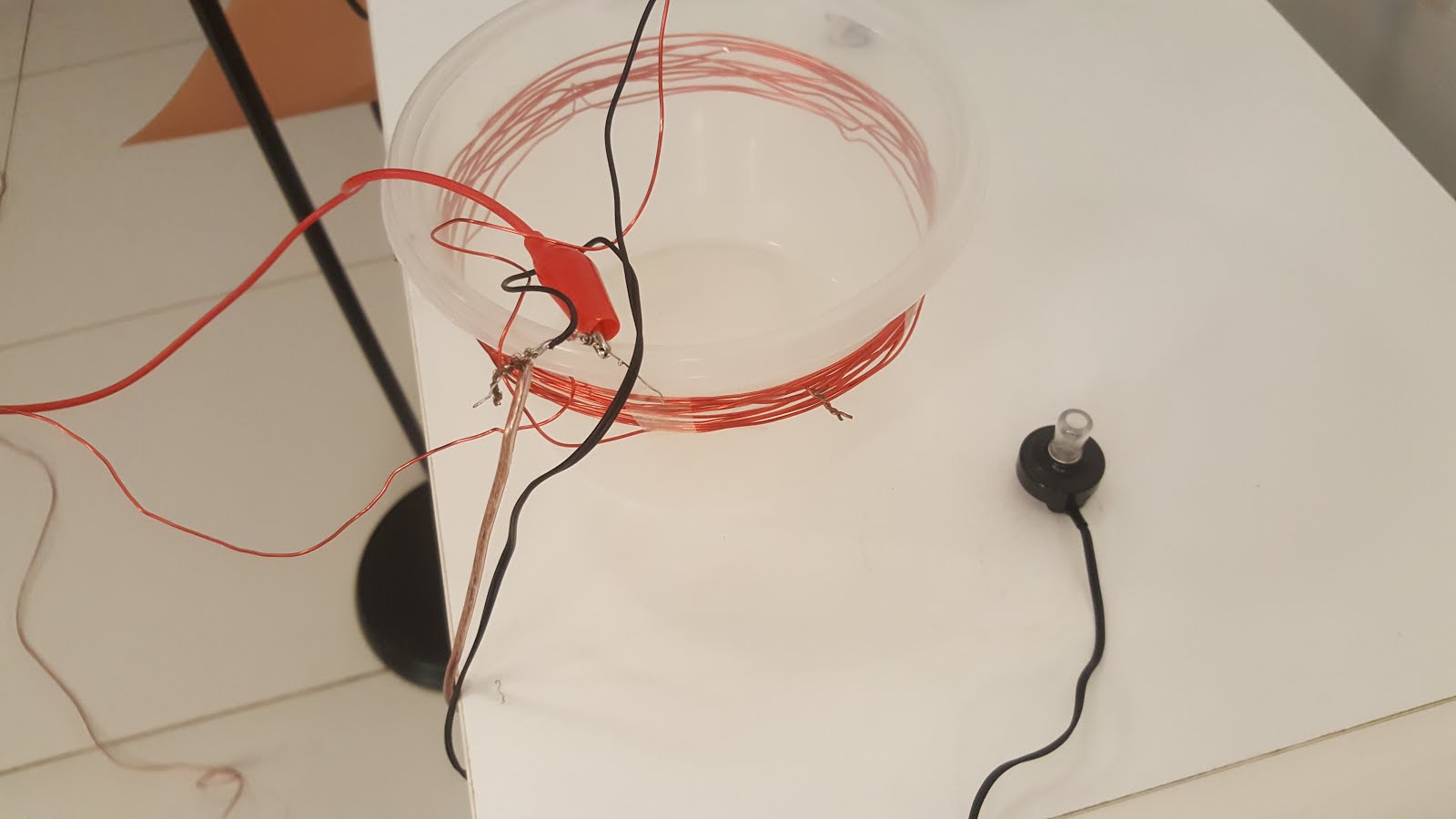 How to make a very simple crystal radio