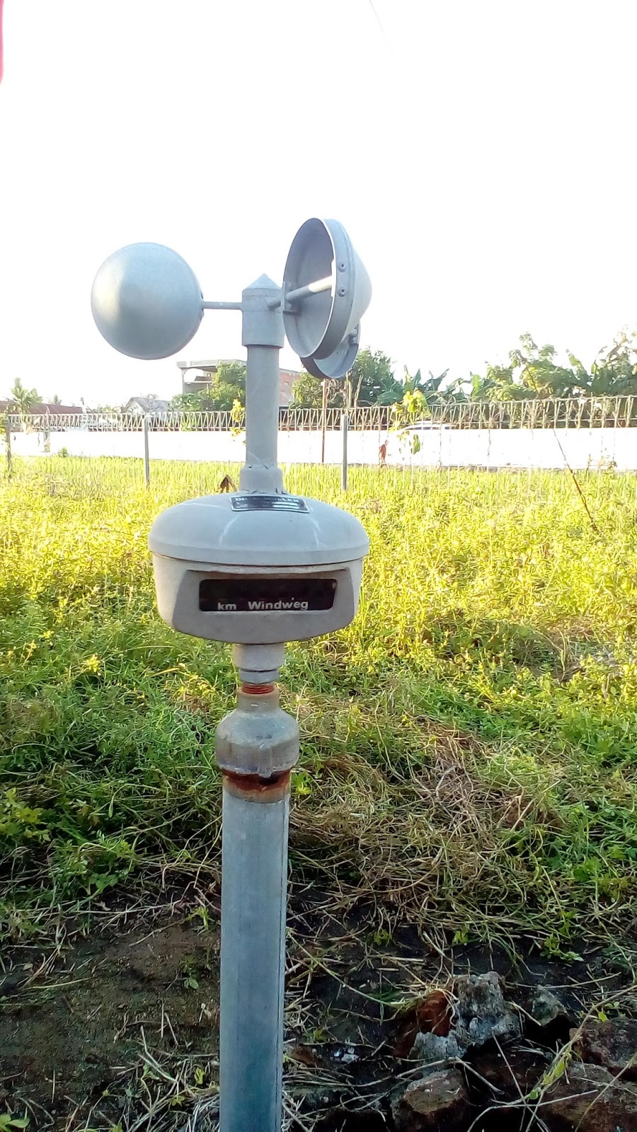 LAPORAN PRAKTIKUM AGROKLIMATOLOGI: Pengenalan Alat-alat Klimatologi