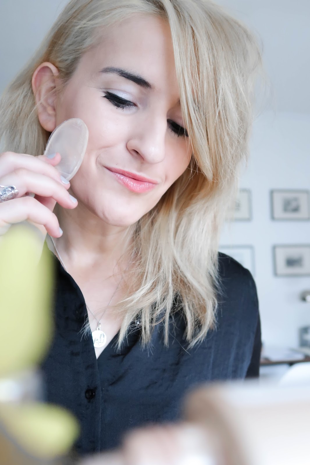 5 advantages of using a silicone make-up blender: Siliquinn Review 5 advantages of using a silicone make-up blender: Siliquinn Review