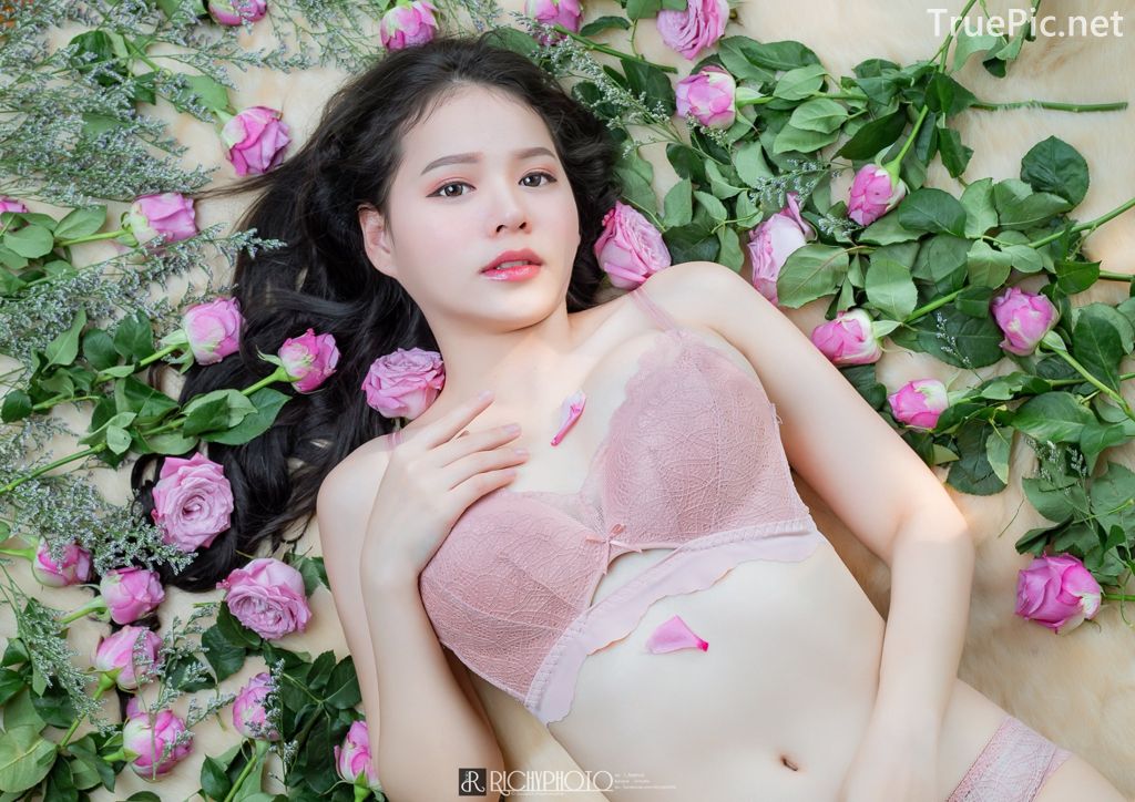 Image-Thailand-Cute-Model-Tuktick-Ponthip-Tantisuwanna-Girl-On-Flower-TruePic.net- Picture-26