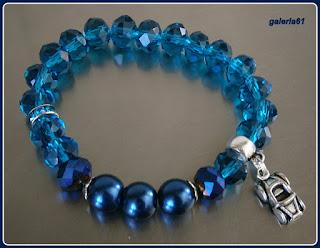 bransoletka na gumce, niebieska, fasetowane kryształki, perełki i zawieszka