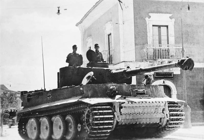 Bundesarchiv_Bild_183-J14953_Sizilien_Panzer_VI_Tiger_I.jpg