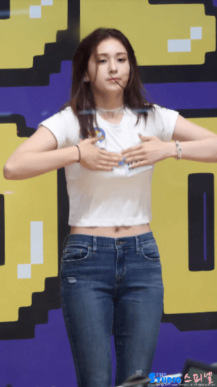조회수 천만을 향해 달려가고있는 전소미 레전드 직캠 | 인스티즈