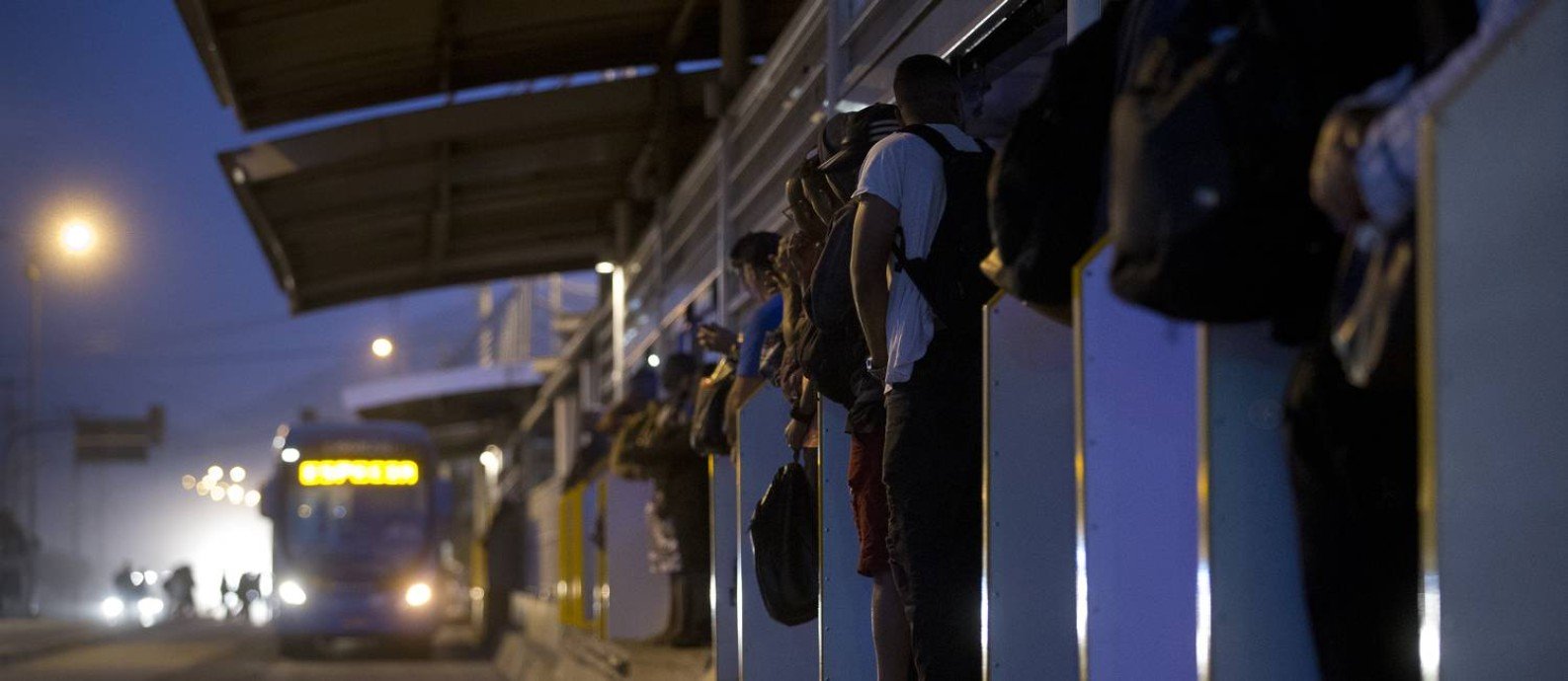 Em 24 horas, a rotina de agonia e sufoco de quem embarca na pior estação do BRT do Rio 1 x84087358 RI Rio de Janeiro RJ 13 08 2019 BRT24 horas na Estacao Mato Alto em Guaratiba Na foto pa.jpg.pagespeed.ic.0m9HcF6c86
