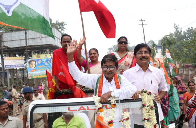 চাচাকে সামনে রেখেই চাচার আসন ফিরে পেতে মরিয়া বাম কংগ্রেস জোট, লড়াই তৃণমূলের সাথেই দাবি জোট প্রার্থীর 2 চাচাকে সামনে রেখেই চাচার আসন ফিরে পেতে মরিয়া বাম কংগ্রেস জোট, লড়াই তৃণমূলের সাথেই দাবি জোট প্রার্থীর