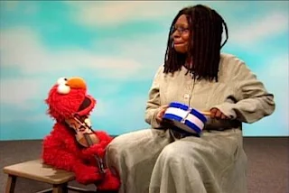 Whoopi Goldberg and Elmo sing Somebody Come and Play. Sesame Street The Best of Elmo 3