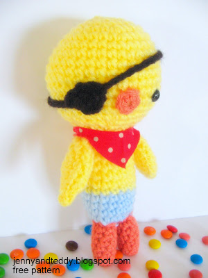 pirate chicken free amiguumi pattern