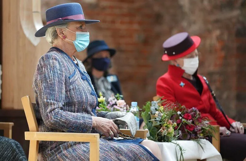 Queen Margrethe and Princess Benedikte visited the Queen's Embroideries exhibition. Red blazer and printed wool coat