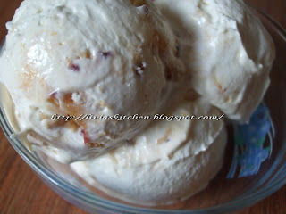 Inghetata de vanilie cu nectarine