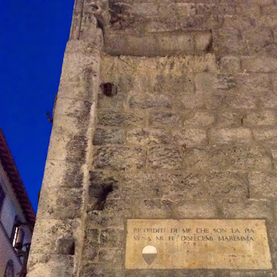 Siena: Divina Commedia, targa Pia de' Tolomei