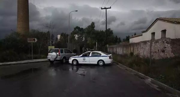 Βρήκαν μαχαίρια, γκλοπ, ναρκωτικά σε κέντρο φιλοξενίας στη Θήβα - Συνολικά 14 συλλήψεις Βρήκαν μαχαίρια, γκλοπ, ναρκωτικά σε κέντρο φιλοξενίας στη Θήβα - Συνολικά 14 συλλήψεις