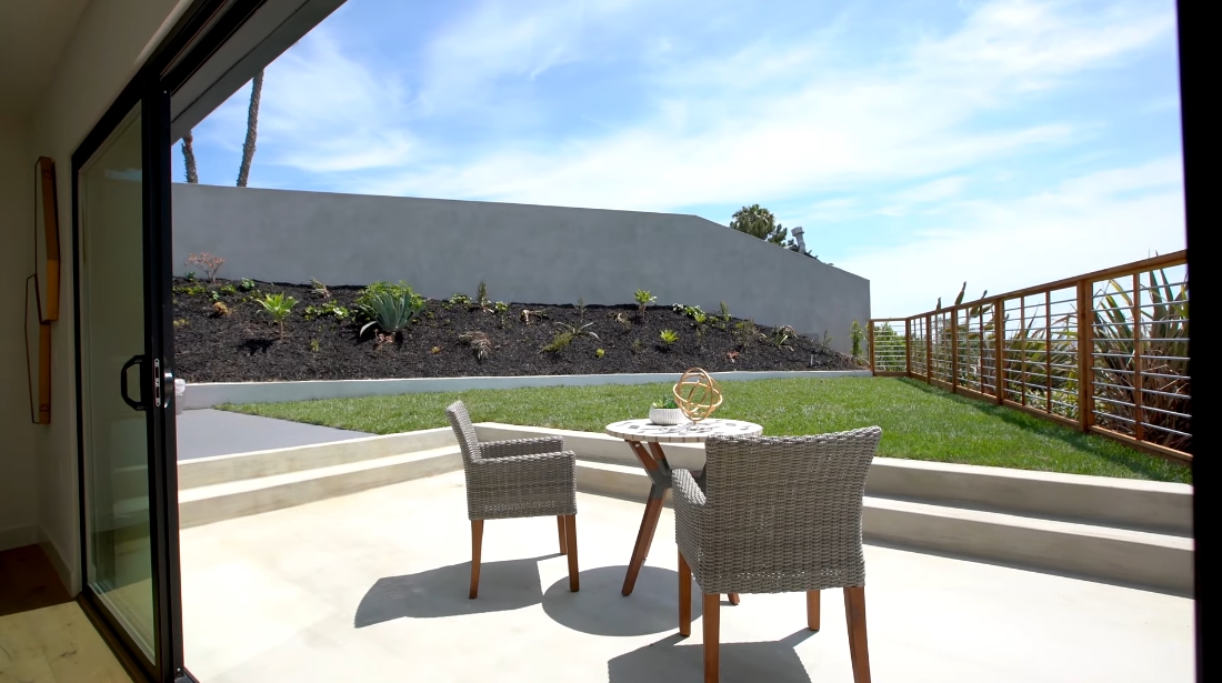 32 Interior Design Photos vs. 2381 E Allview Terrace, Los Angeles Luxury Home Transformation Tour