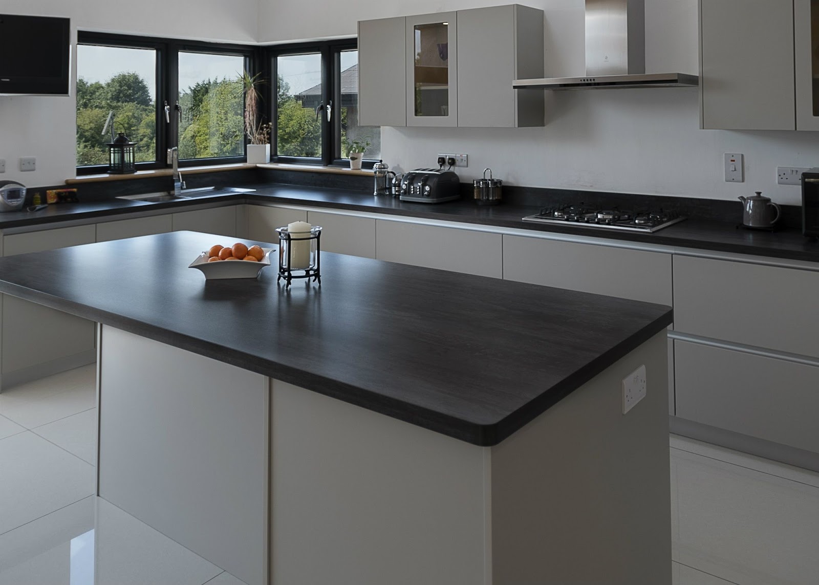 Advantages of Buying Black Granite Worktops