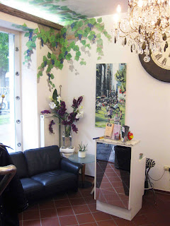 Once A Month Mittendrin