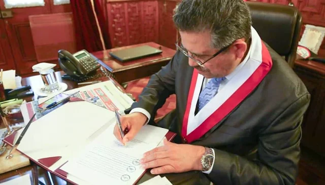 Manuel Merino firma ley reprogramacion deudas