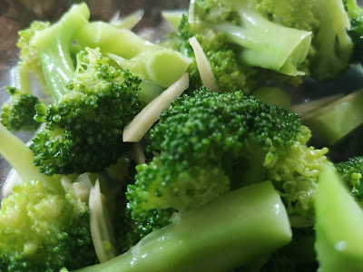 Broccoli and Garlic Ensalada