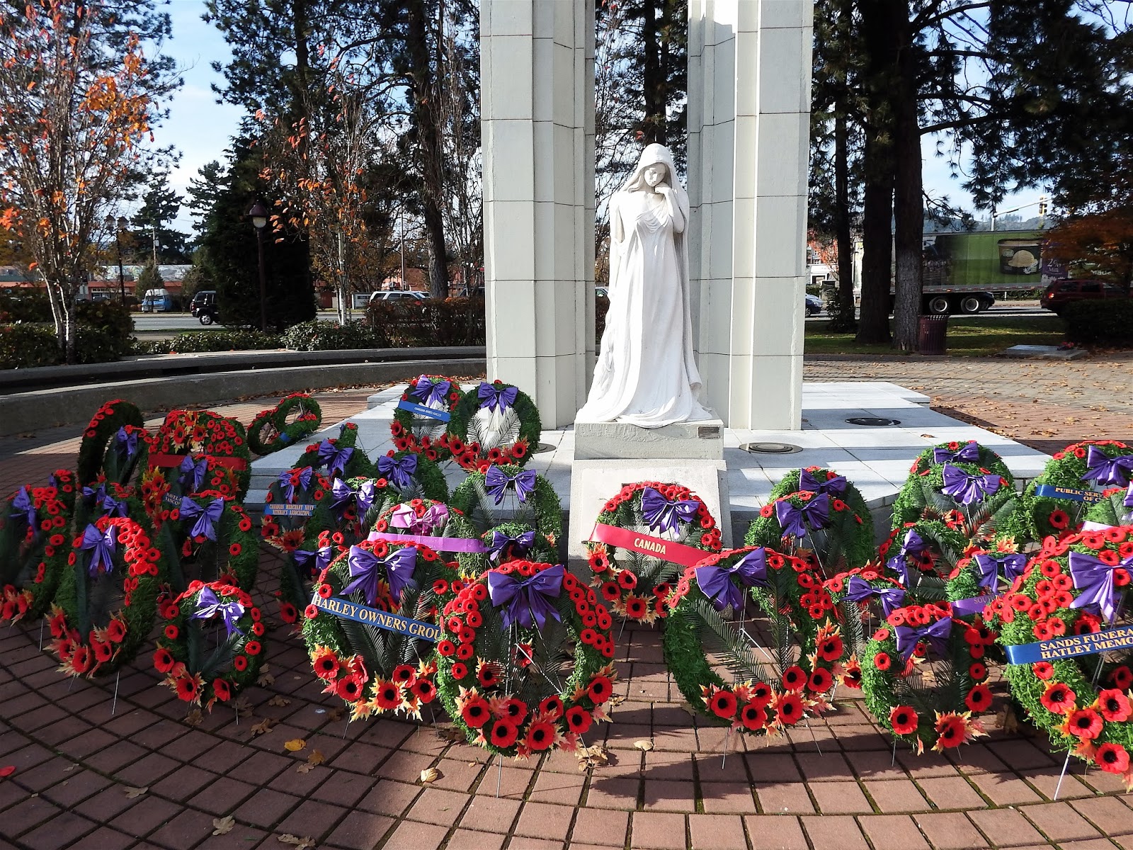 Wheelstogogo Travel Tales. Remembrance Day & A Hike up Mill Hill