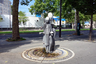 Paris : Les Poings d'Eau, 5 fontaines à boire créées par le plasticien Pascale Marthine Tayou - Boulevard Davout - XXème