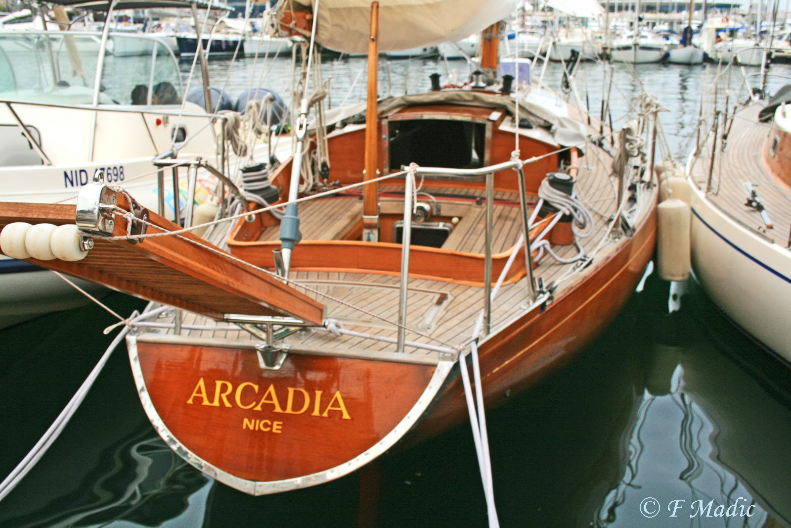 Voiliers à un ou deux mâts et à voiles bermudiennes (ou marconi