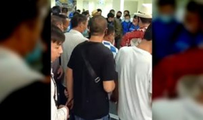 49 TKA China Lolos di Bandara Haluoleo, Pengamat: Copot Menterinya!