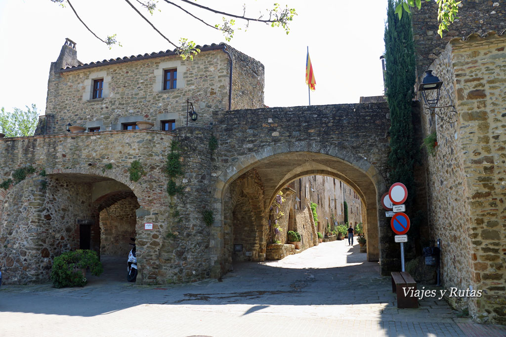 Calle de los Arcos de Monells, Bajo Ampurdam