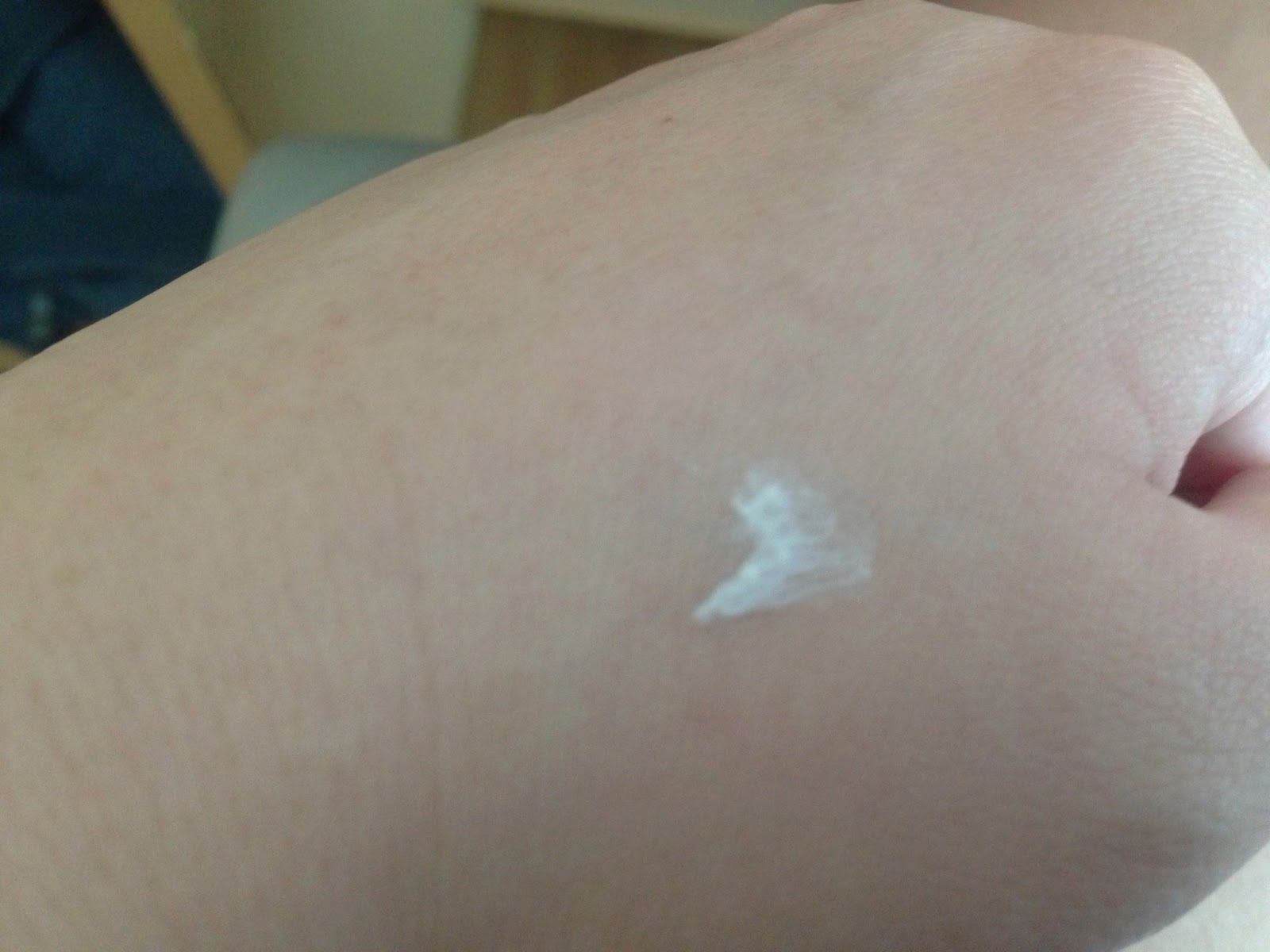 Hello NARS Smudge Proof Eyeshadow Base Review