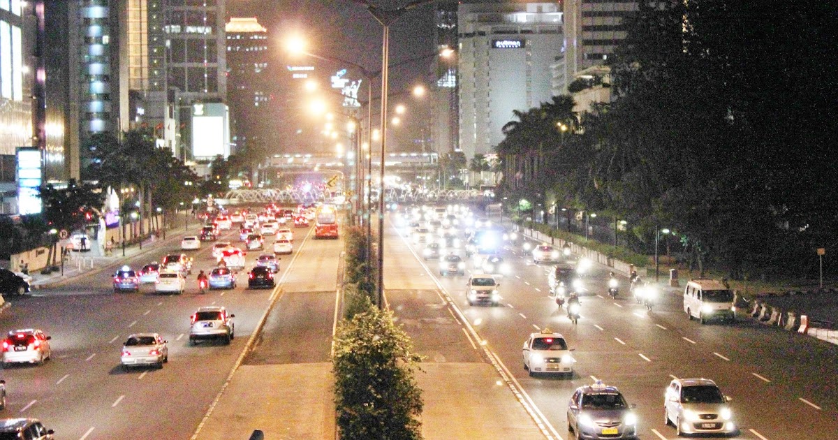 INDONESIA'S URBAN STUDIES Problems and Challenges in Jakarta Caused by