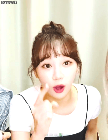 삿대질하는 쌈무 김채원